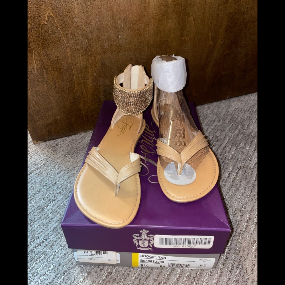 NEW Fergies Flat sandals 8.5